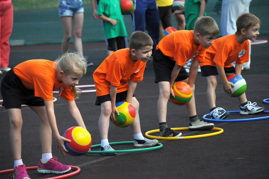 Детские спортивные соревнования и подвижные игры